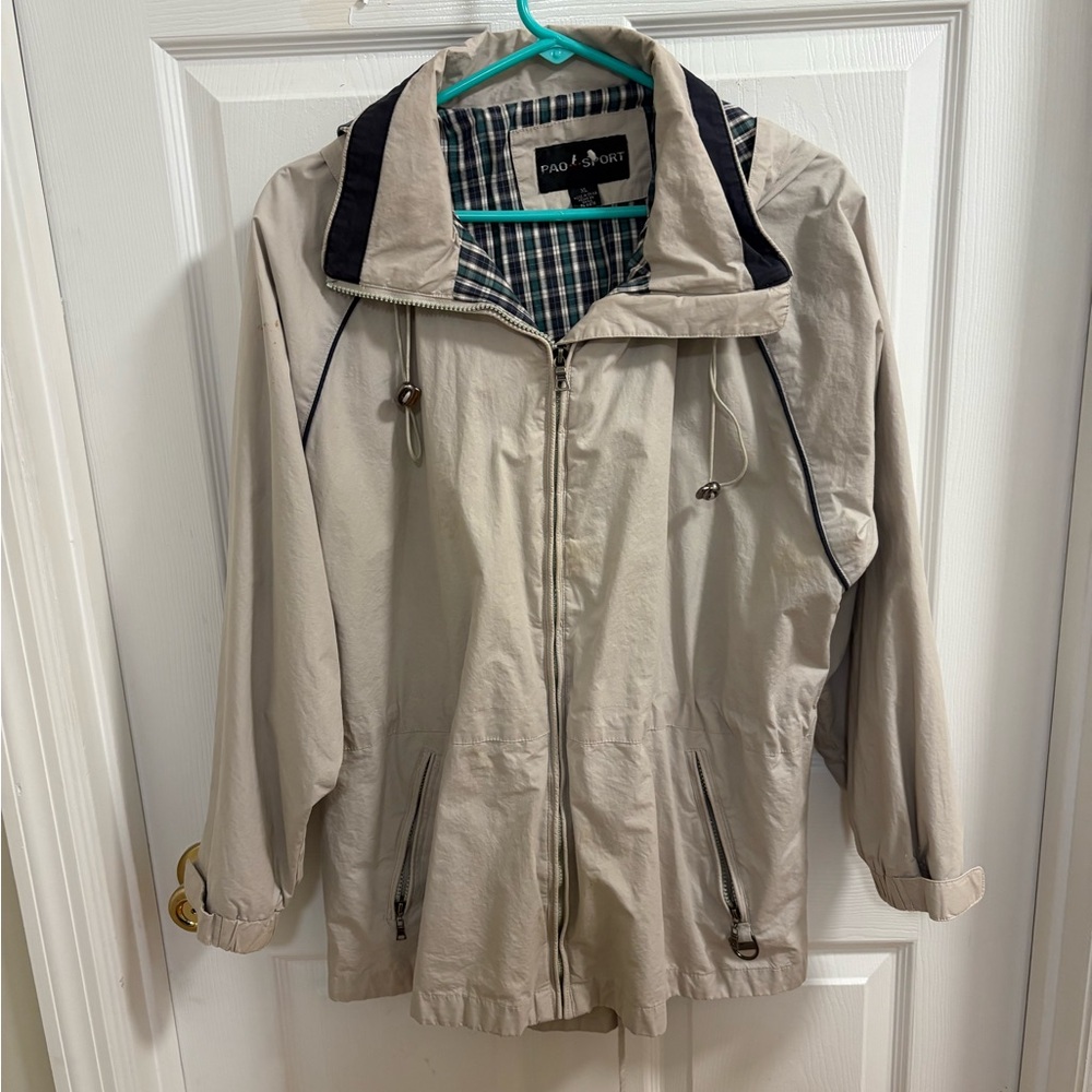 Pao sport light weight beige jacket, detachable hood. Inner drawstring waist